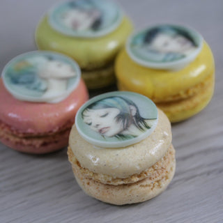 Laat je merk spreken: macarons, petit fours en muffins met logo