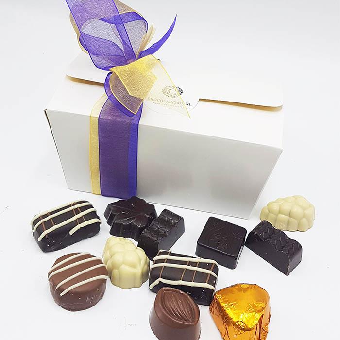 500 grammes de bonbons belges dans une boîte de luxe avec décoration